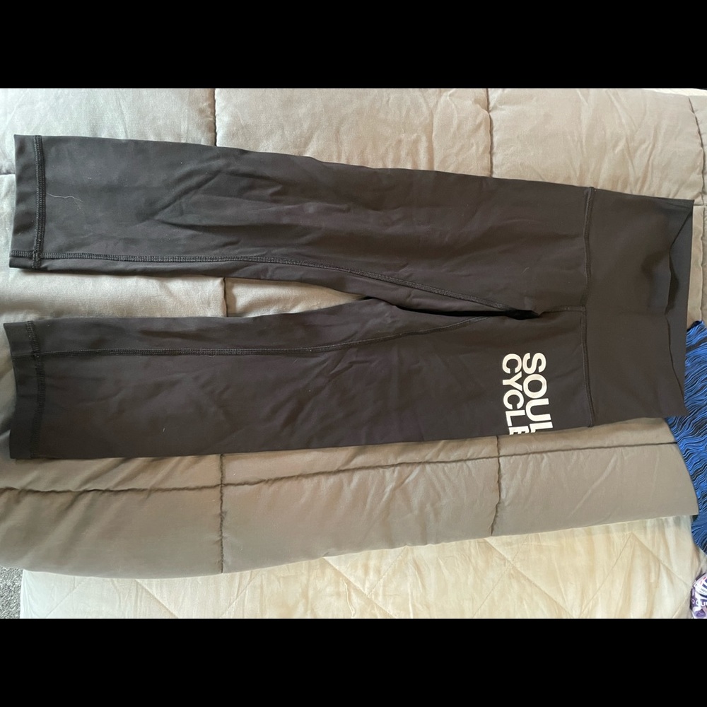 Black lululemon x SoulCycle 3/4 leggings - size 4